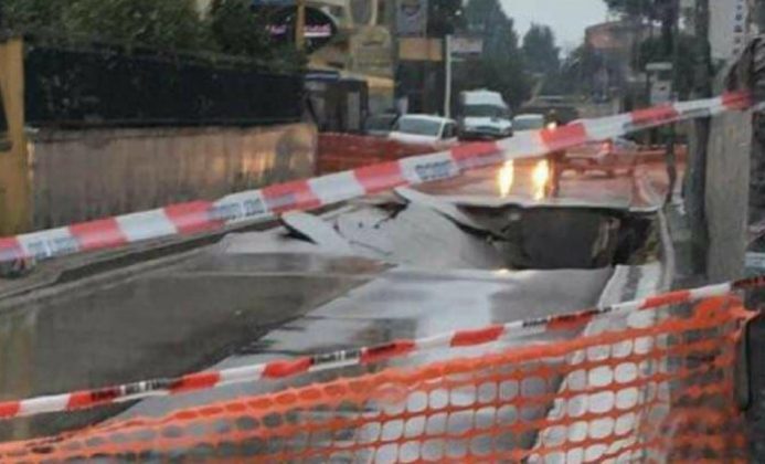 Cronaca Di Napoli Giugliano Paura Per Il Crollo Di Una Strada In Centro