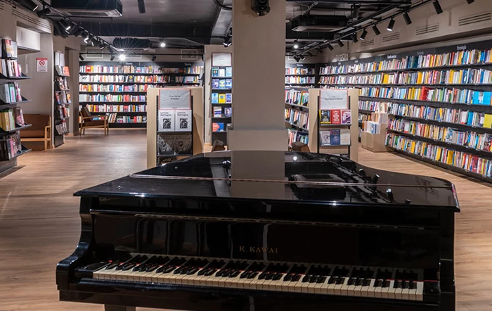 La Nuova Feltrinelli Di Piazza Dei Martiri A Napoli