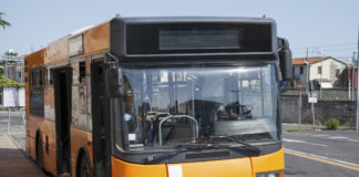 Con le doglie sul bus Anm senza biglietto: il controllore la fa scendere