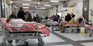 Cardarelli, pazienti sulle barelle. Numero di accessi superiore alla media