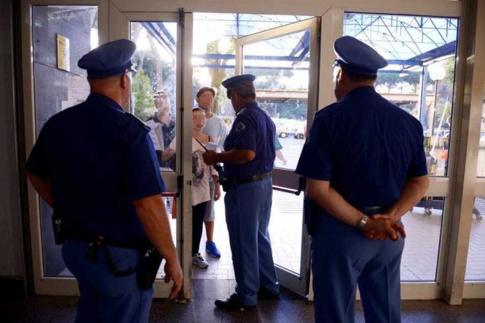 Napoli, uccisa guardia giurata alla metro: arrestati 3 minori