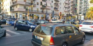 Chiude la Galleria Laziale per caduta calcinacci: caos e traffico deviato