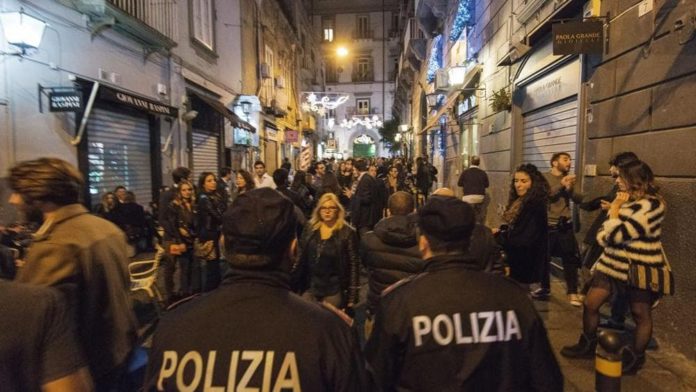 Napoli, Chiaia: controlli straordinari nella zona dei baretti