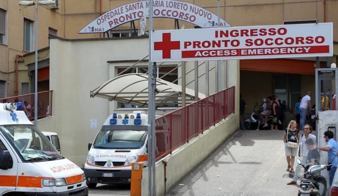 Medico preso a schiaffi al pronto soccorso del Loreto Mare