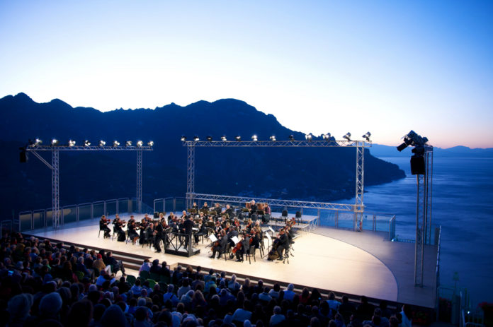 Il Ravello Festival 2021 omaggia Enrico Caruso sul Belvedere di Villa Rufolo