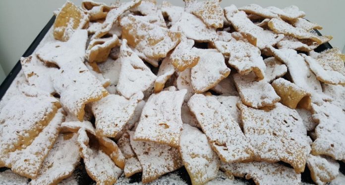 I dolci di Carnevale: Le chiacchiere e sanguinaccio. Ecco le ricette