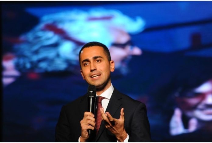 M5s, Di Maio presenta programma e candidati. "Lancio una sfida ai partiti"