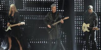 Sanremo 2018: record di ascolti per la serata dei duetti. E stasera Laura Pausini