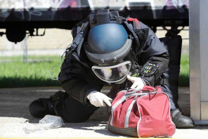 Allarme bomba a Napoli: ritrovato un pacco sospetto nella metro