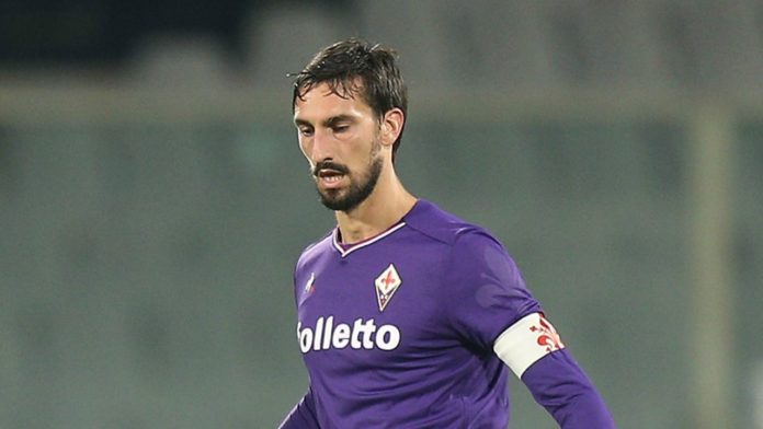 Davide Astori, sciarpe e bandiere viola per l'ultimo saluto