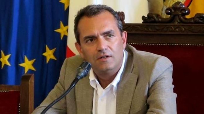 L'annuncio di de Magistris: "Mi candiderò alle prossime Regionali"