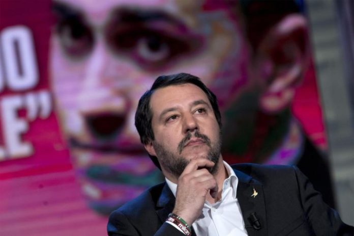 Salvini boccia il premier tecnico: "Governo con M5S fino a dicembre"