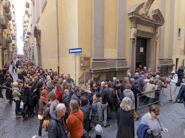 Comune di Napoli, installati bagni pubblici mobili fino all’8 gennaio