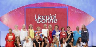 Uomini e Donne, anticipazioni trono classico: cascata di petali in studio