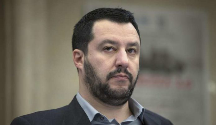 Salvini: "Capisco madre ragazzo ucciso, ma sto con chi indossa la divisa"