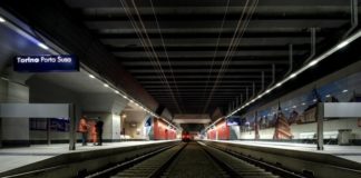 Torino, inciampa e cade su binari della stazione Porta Susa: muore 15enne