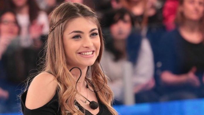 Amici 17, Emma incontra la Warner Music. La confessione di Carmen