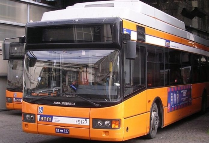 Coronavirus, per i passeggeri nuove misure sui bus ANM