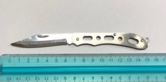 Napoli, bambino di 10 anni a scuola con coltello: denunciato il padre