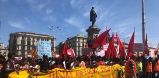 Migranti, corteo a Napoli per chiedere diritti: cartello “Stop Salvini"
