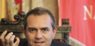 Napoli, ok al rendiconto 2017 ma la maggioranza de Magistris vacilla