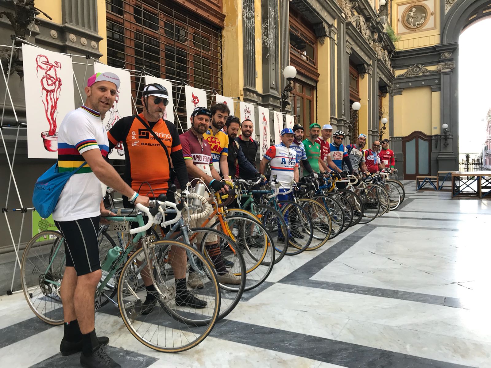 Napoli Bike Festival, La Vulcanica: pedalata vintage nel Centro Storico