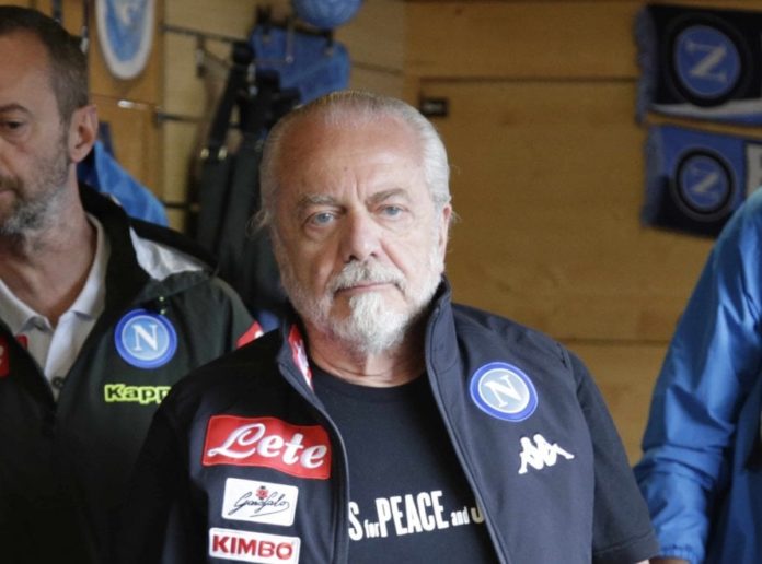 Calcio Napoli, Curva A contro De Laurentiis: striscioni in tutta la città