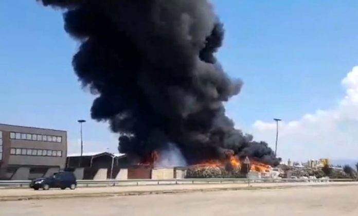 Terra dei fuochi, ipotesi dolo sull'incendio a Pascarola. I dati dell'Arpac