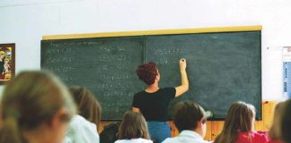 Salerno, licenziata maestra diplomata: è il primo caso in Italia