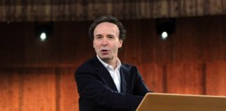 Incidente su gommone, Benigni trasferito da Sassari al San Raffaele di Milano