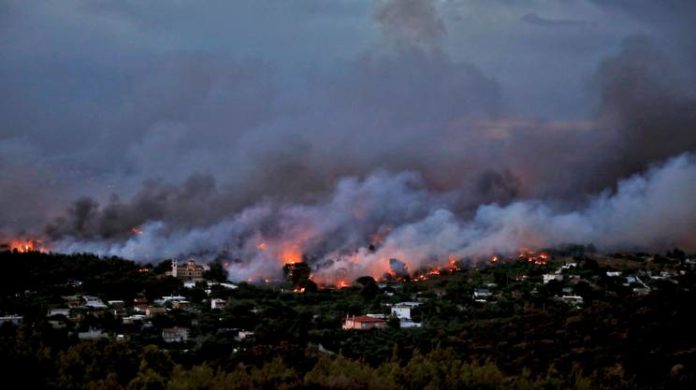 Roghi in Grecia, bilancio drammatico: almeno 60 morti e più di 556 feriti