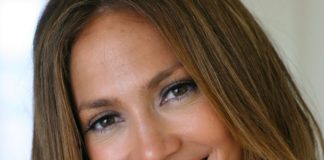 Jennifer Lopez, bagno di folla a Capri per la celebre artista