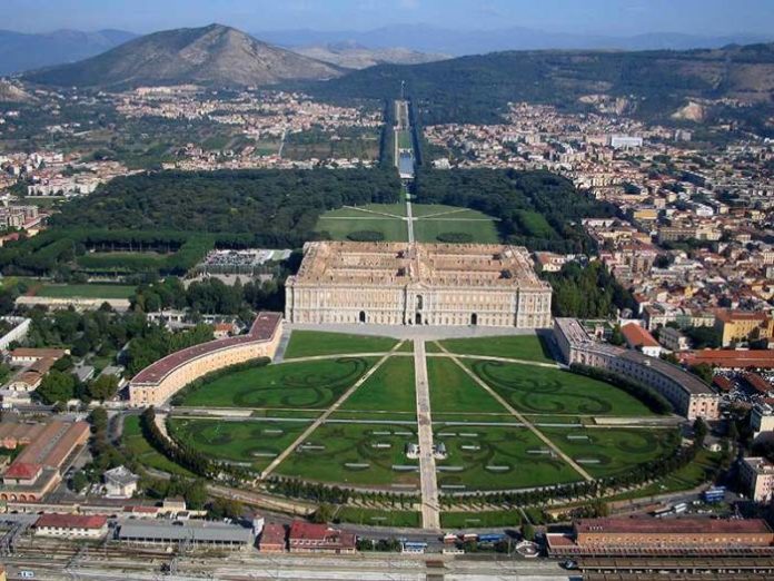 Caserta, sindaco contro Feltrinelli: “Nella guida troppi stereotipi”