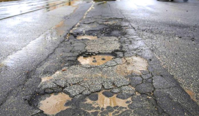 Buche stradali in aumento anche a Napoli, solo Roma fa peggio