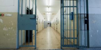 Notte di violenza nel carcere di Nisida, cella incendiata e agenti feriti