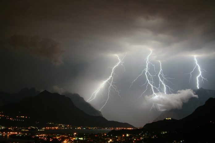 Temporali in arrivo, domani allerta meteo in Campania