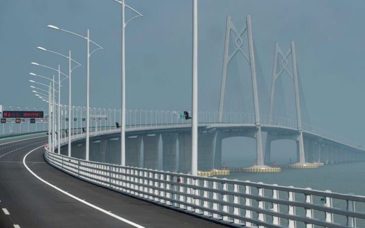 Cina, a fine ottobre aprirà il ponte più lungo del mondo