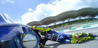 MotoGp, Rossi scivola e Marquez vince in Malesia