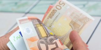 Reddito di cittadinanza, l'annuncio di Tridico: 156 euro in più a figlio
