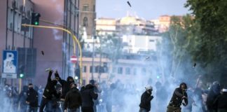 Scontri Napoli-Verona, arrestati 5 tifosi azzurri: 10 perquisizioni