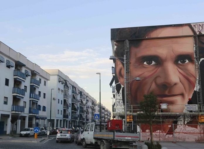 Scampia: quasi terminato il murales di Pasolini firmato da Jorit