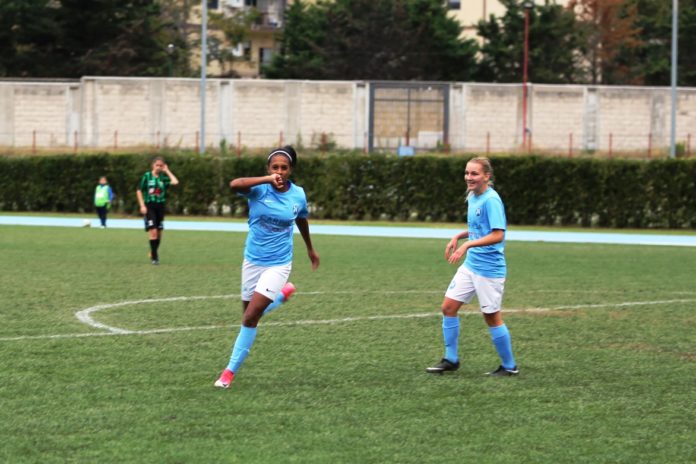 Il Napoli Femminile Carpisa Yamamay vince 5-1 contro la Vapa Virtus Napoli con la doppietta di De Paula.