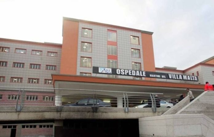 San Valentino Torio, crede di bere aranciata ma è candeggina: 21enne in ospedale