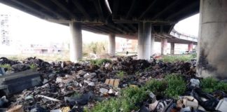 Napoli, Ponticelli: tra rifiuti in strada e discariche a cielo aperto