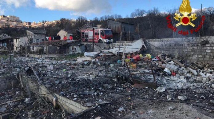 Gesualdo, esplode una fabbrica di fuochi d’artificio: morto il titolare