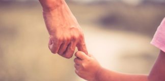 Festa del papà 2023, cinque citazioni per fare gli auguri