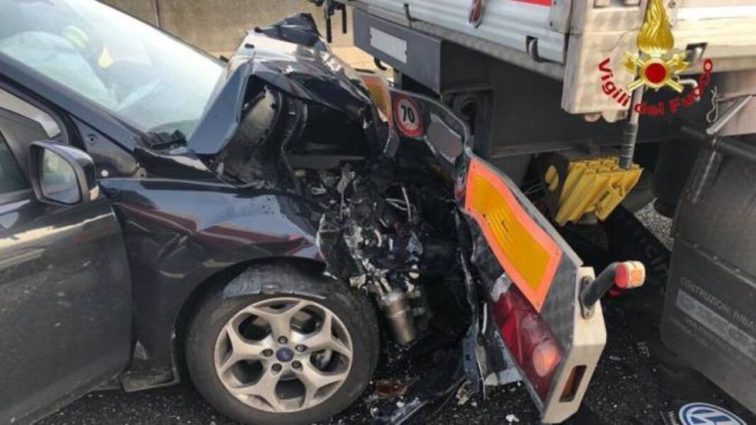 Tragico Incidente In Autostrada Tra Acerra E Aragola: 2 Morti E 5 Feriti