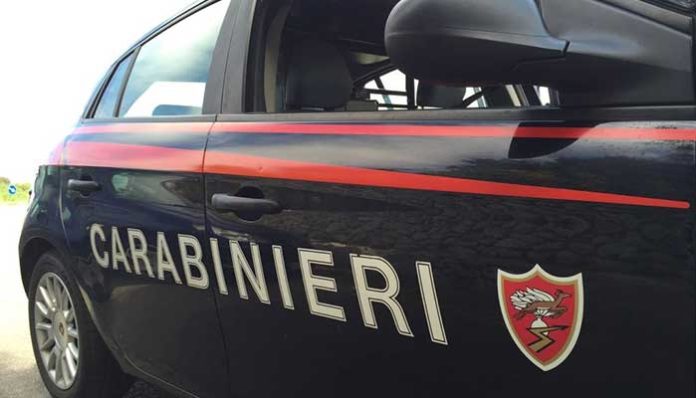 Napoli, Ponticelli: Accoltellato un 29enne e colpito con un casco. Arrestati due uomini