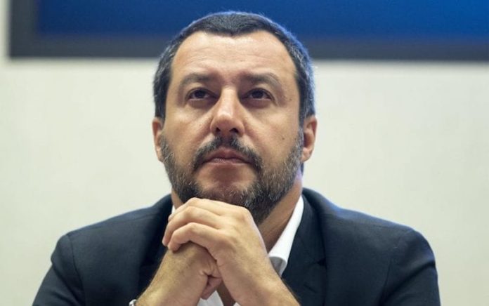 Giornalista Rai contro Matteo Salvini: "Sei mesi e ti spari"