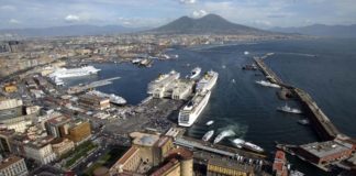 Napoli, sbarcati 171 naufraghi soccorsi dalla nave di Emergency